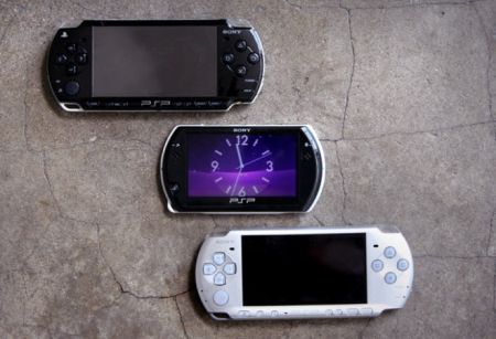 PSPgo Porn: Sexy Pics of Sony’s Tiny Gaming Console