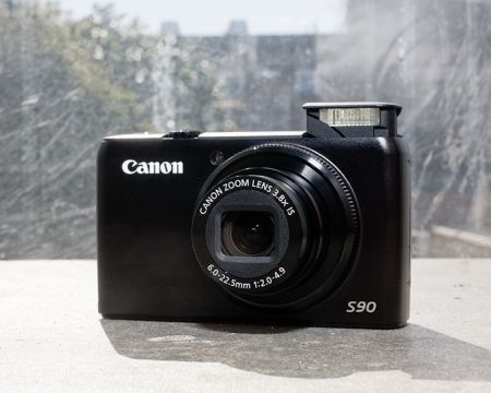 Canon’s Svelte S90 Will Make Camera Geeks Swoon