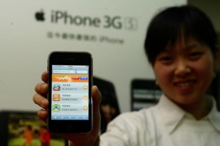 iPhone Officially On Selling In China, Lacks WiFi
