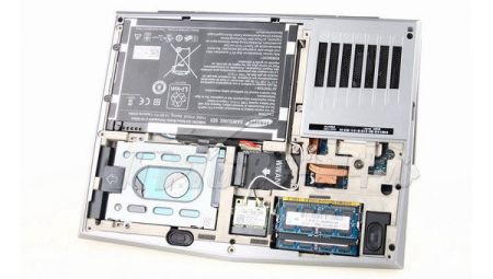 Alienware M11x gets ripped down, conceivable components found inside