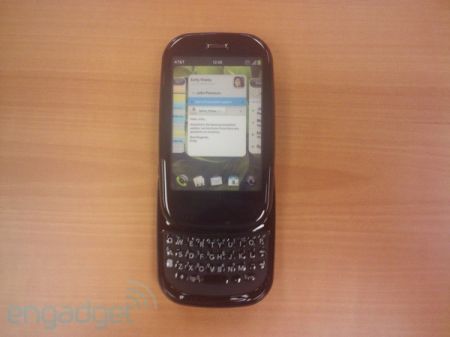 Palm Pre Plus, Pantech Breeze 2 dummies display up in AT&T stores