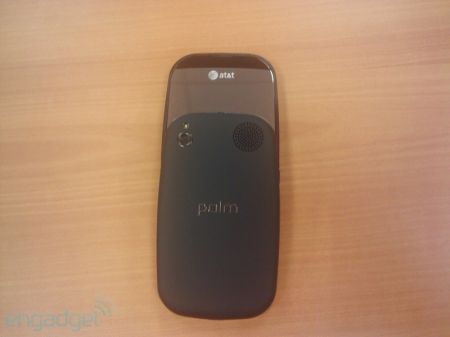 Palm Pre Plus, Pantech Breeze 2 dummies display up in AT&T stores