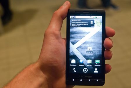 Droid X Debut Leaves Hardcore Android Fans Leery
