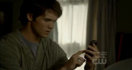 Screen Grabs: Jeremy upon Vampire Diaries uses LG Quantum to find a undead, look unreal