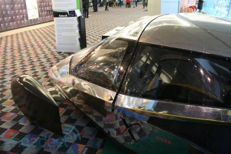 A debate around a X-Prize winning Edison2 Very Light Car (video)